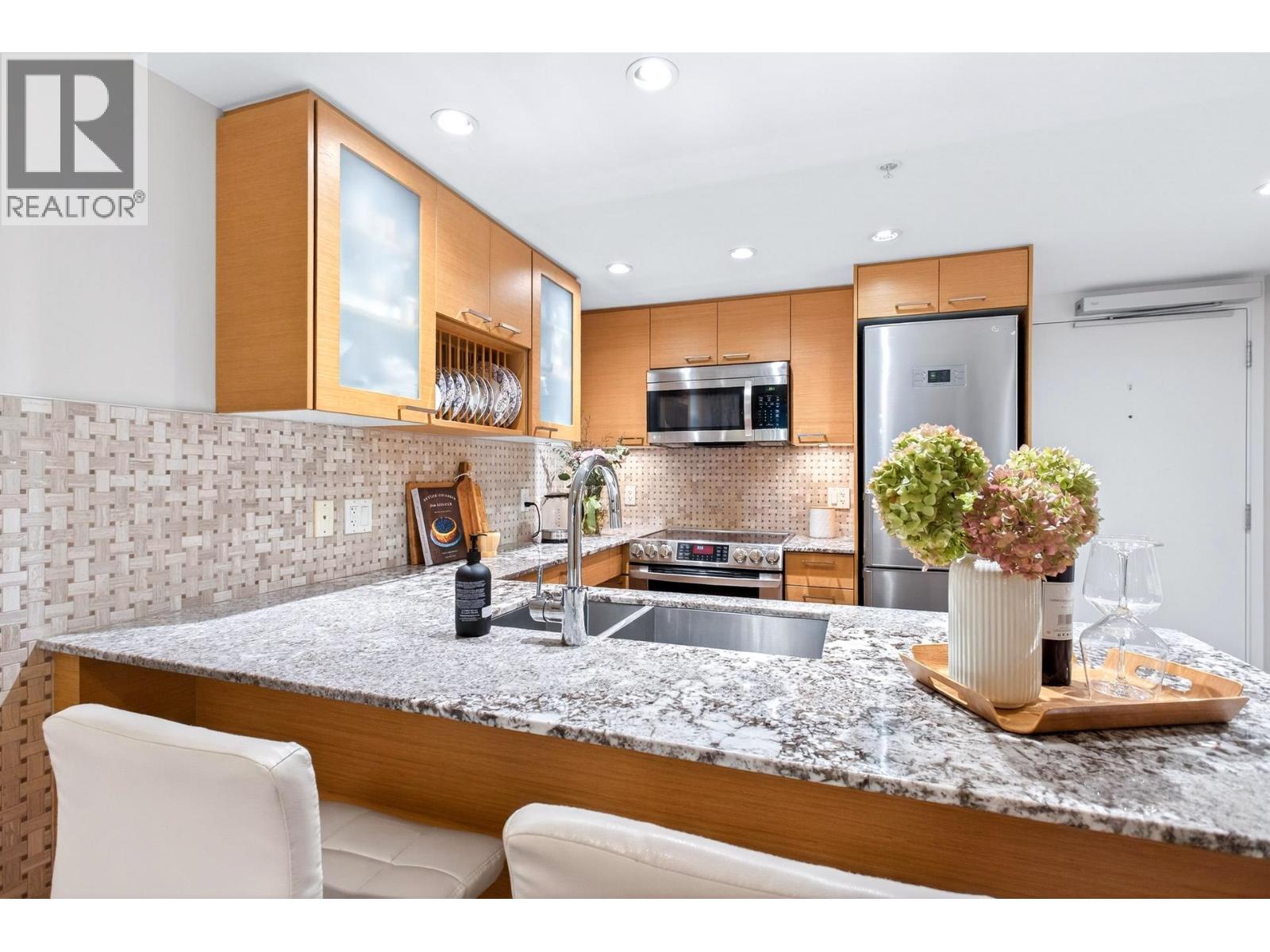 413 135 E 17th Street, North Vancouver, British Columbia  V7L 0C4 - Photo 10 - R3098494