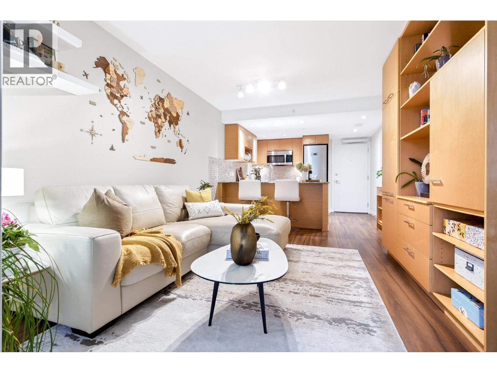 413 135 E 17th Street, North Vancouver, British Columbia  V7L 0C4 - Photo 2 - R3098494