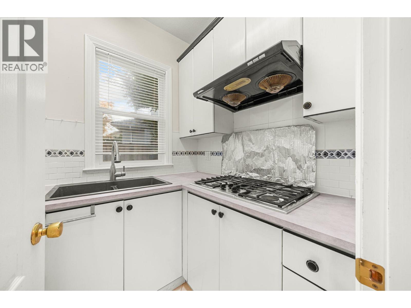 11851 Railway Avenue, Richmond, British Columbia  V7E 6N9 - Photo 10 - R3098762