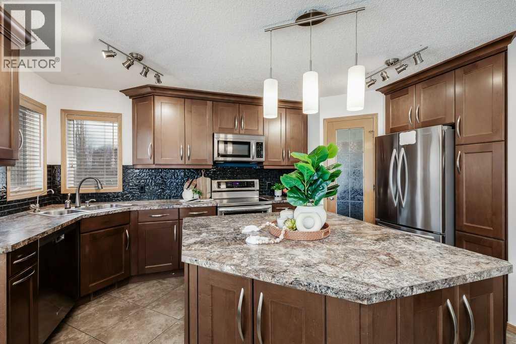 168 Fairways Drive Nw, Airdrie, Alberta  T4B 2R8 - Photo 4 - A2291124