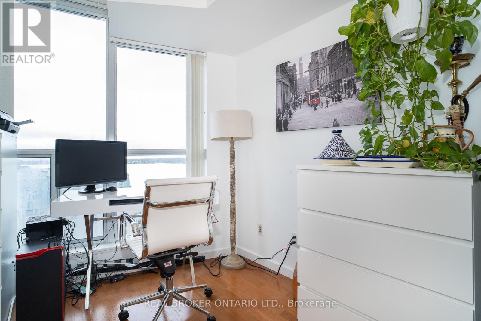 1909 - 8 York Street, Toronto, Ontario  M5J 2Y2 - Photo 16 - C12872270