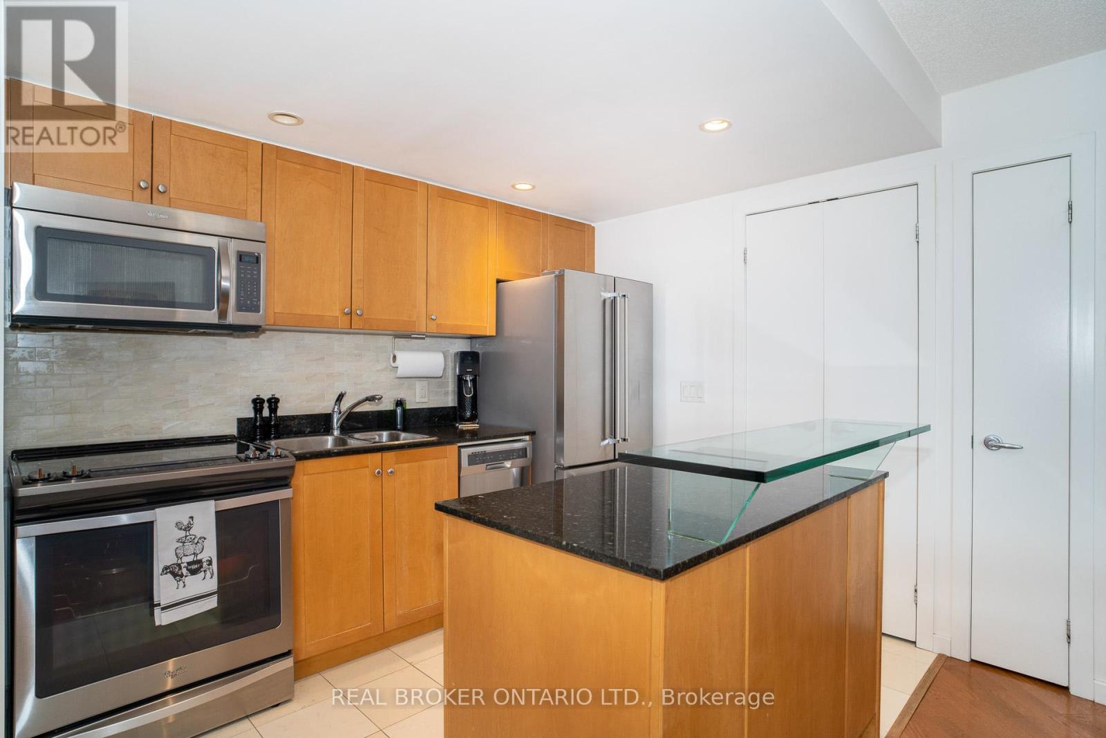 1909 - 8 York Street, Toronto, Ontario  M5J 2Y2 - Photo 4 - C12872270