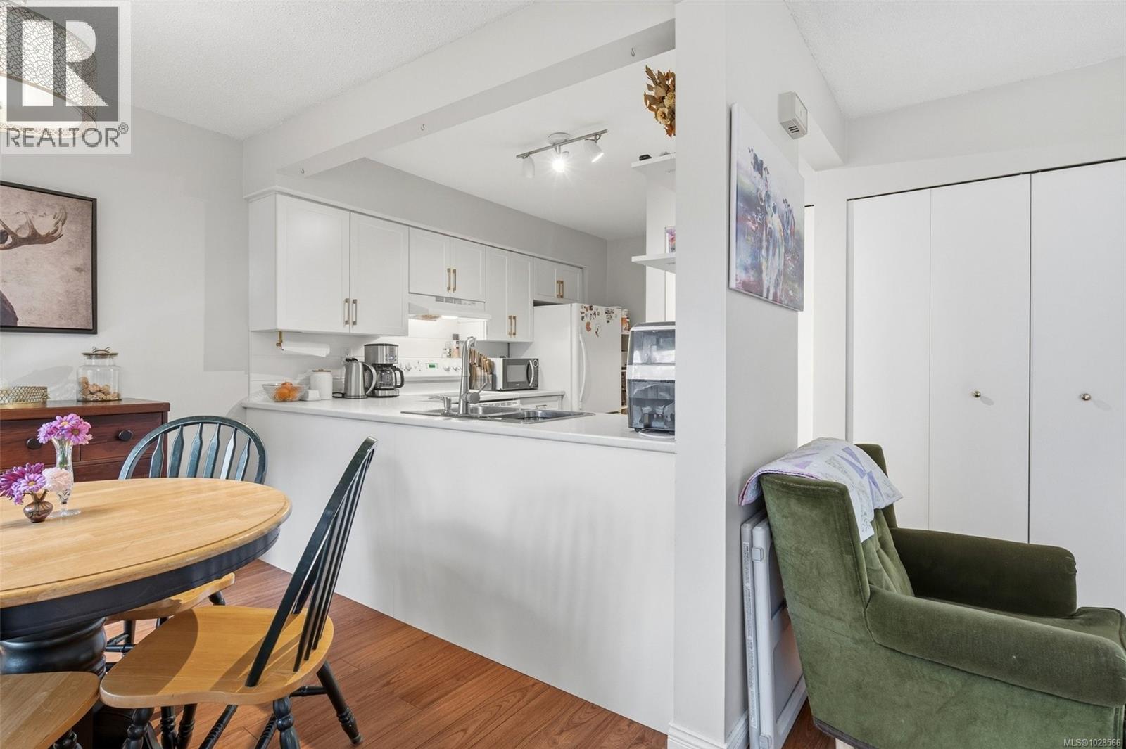 587 Crossandra Cres, Saanich, British Columbia  V8Z 6G4 - Photo 11 - 1028566