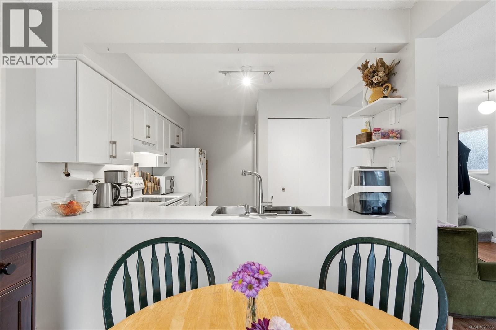 587 Crossandra Cres, Saanich, British Columbia  V8Z 6G4 - Photo 12 - 1028566