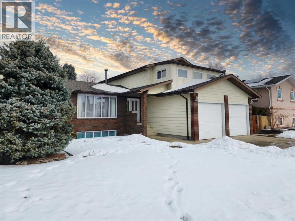 15 Elm Crescent S, Lethbridge, Alberta  T1K 4S8 - Photo 2 - A2288681