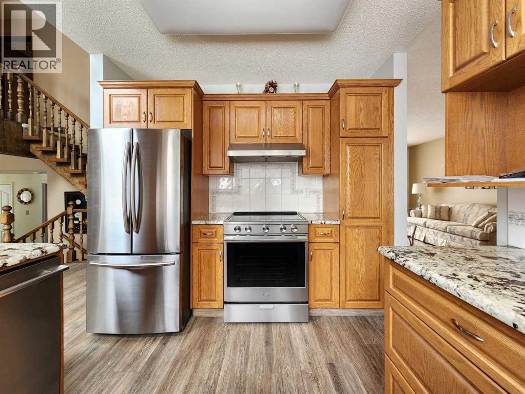 15 Elm Crescent S, Lethbridge, Alberta  T1K 4S8 - Photo 10 - A2288681