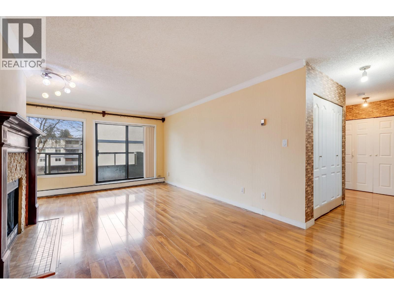 210 8600 Ackroyd Road, Richmond, British Columbia  V6X 3G1 - Photo 3 - R3097938