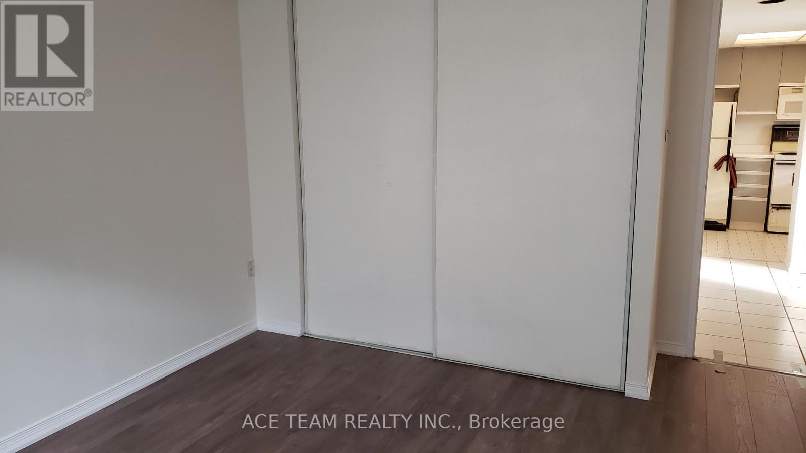 1514 - 300 Webb Drive, Mississauga, Ontario  L5B 3W3 - Photo 12 - W12872166