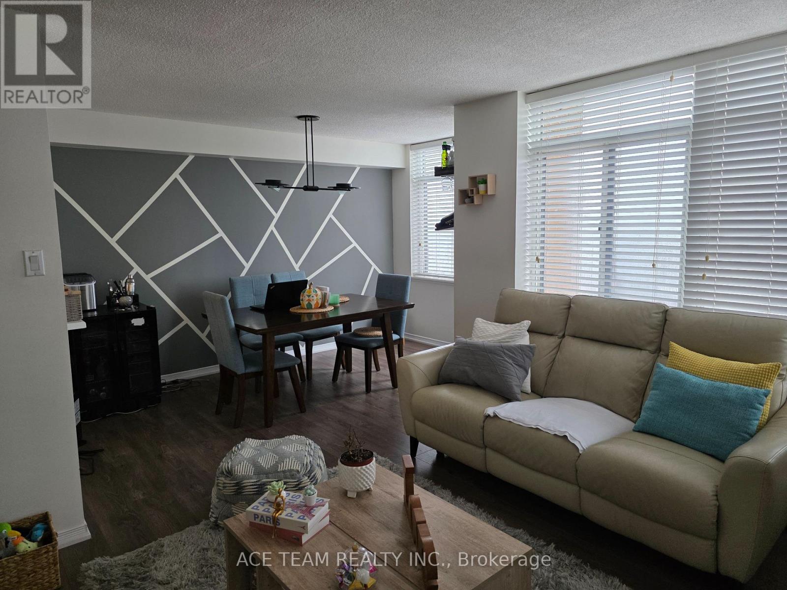 1514 - 300 Webb Drive, Mississauga, Ontario  L5B 3W3 - Photo 6 - W12872166