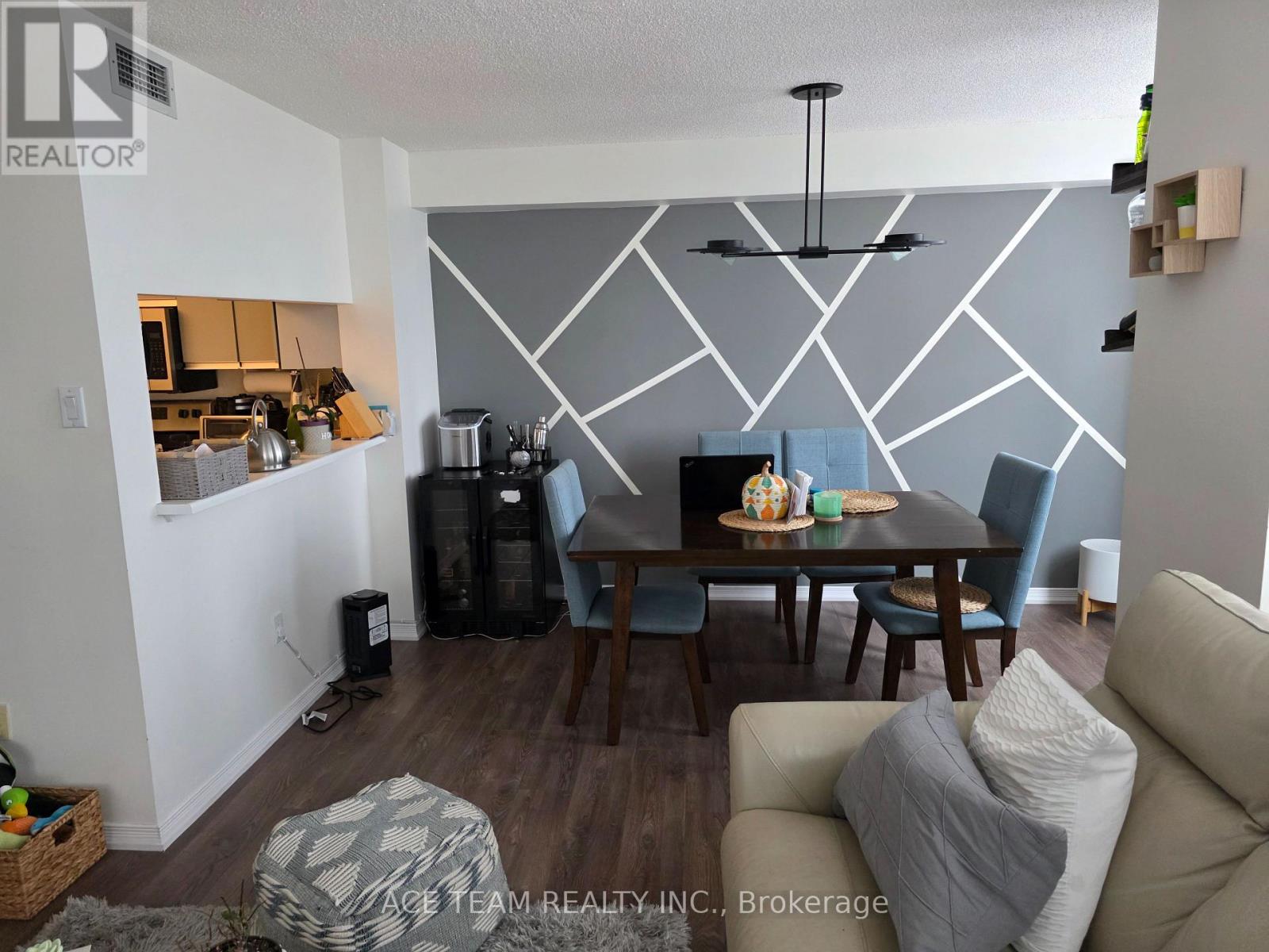 1514 - 300 Webb Drive, Mississauga, Ontario  L5B 3W3 - Photo 7 - W12872166