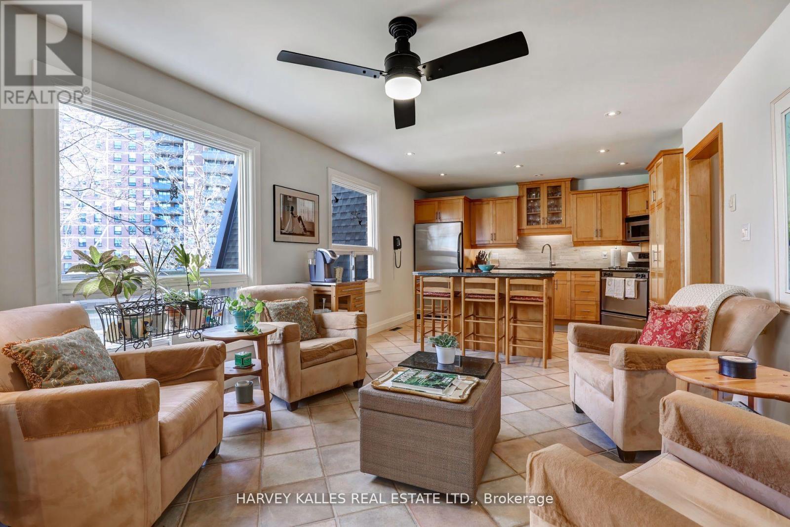 Th16 - 18 La Rose Avenue, Toronto, Ontario  M9P 1A5 - Photo 12 - W12872194