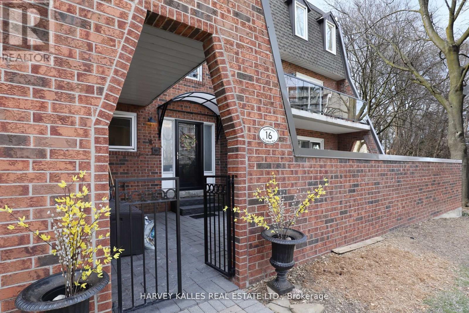 Th16 - 18 La Rose Avenue, Toronto, Ontario  M9P 1A5 - Photo 2 - W12872194