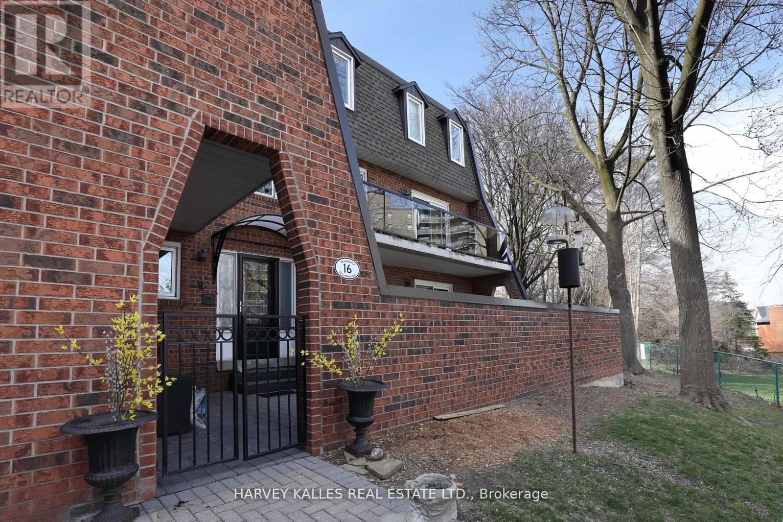 Th16 - 18 La Rose Avenue, Toronto, Ontario  M9P 1A5 - Photo 29 - W12872194