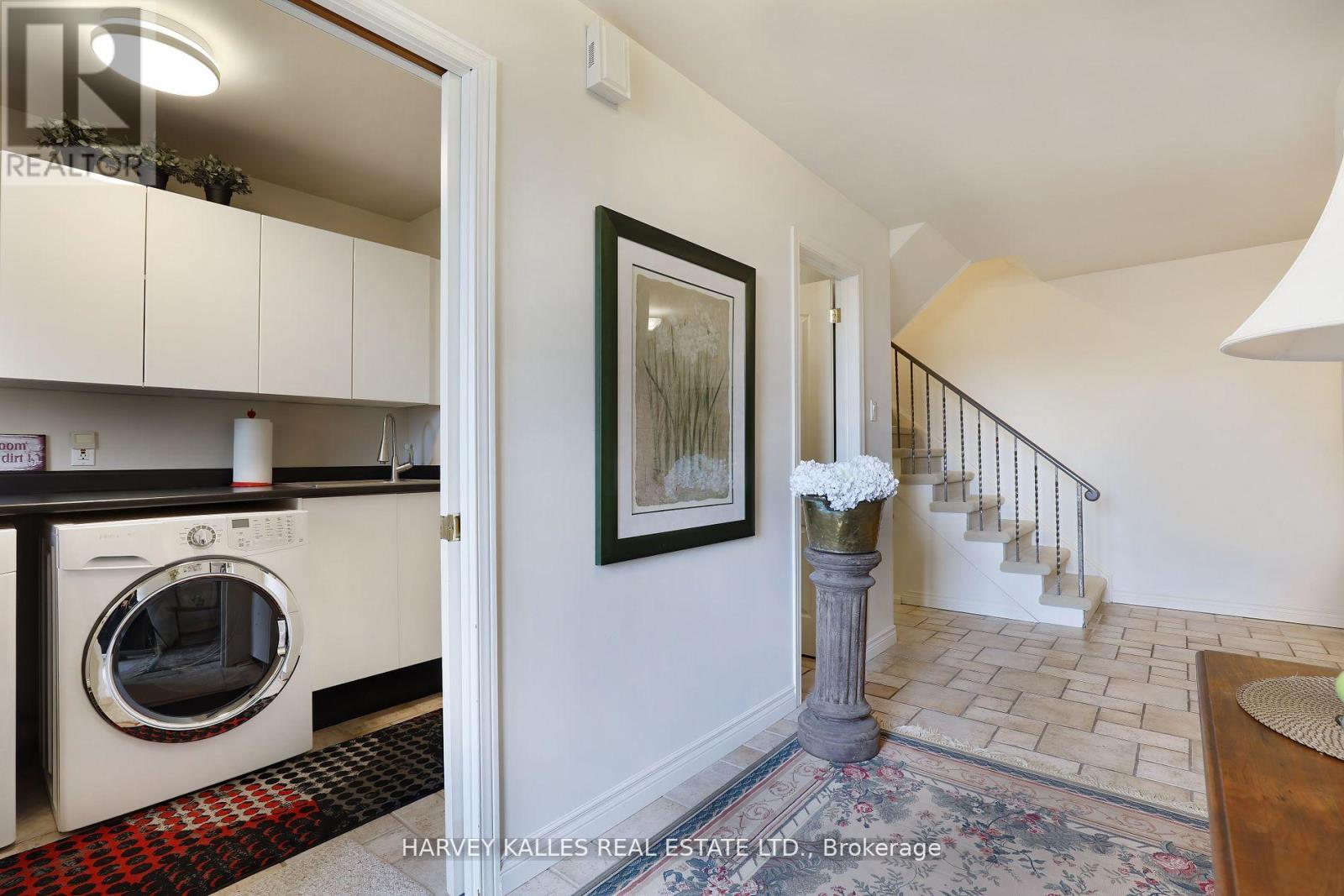 Th16 - 18 La Rose Avenue, Toronto, Ontario  M9P 1A5 - Photo 4 - W12872194