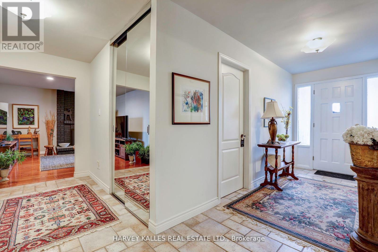 Th16 - 18 La Rose Avenue, Toronto, Ontario  M9P 1A5 - Photo 7 - W12872194