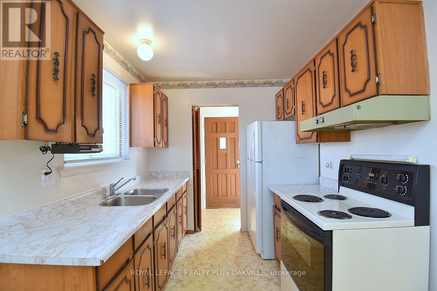 56 Greenbriar Road, Brampton, Ontario  L6S 2A3 - Photo 16 - W12872224