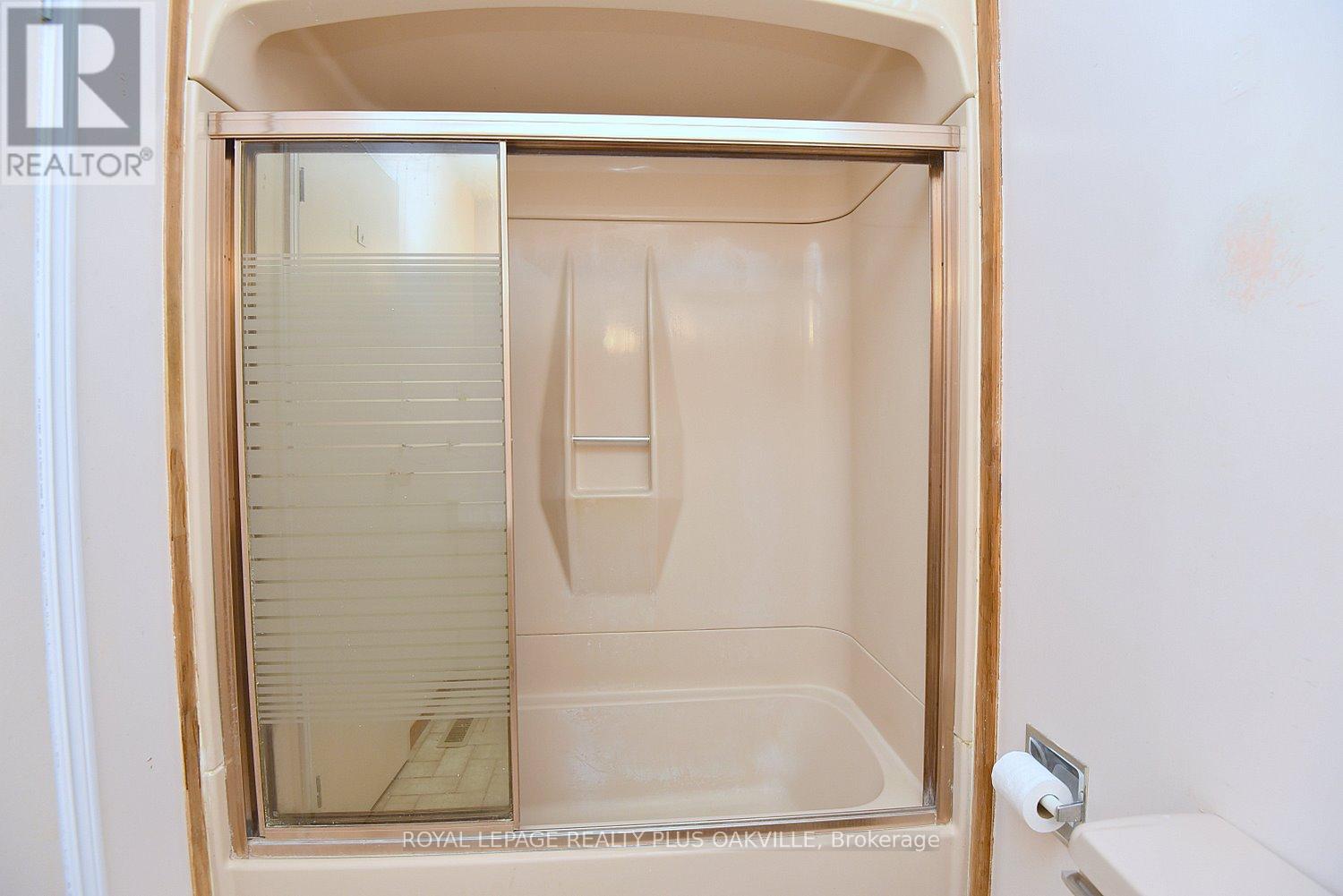 56 Greenbriar Road, Brampton, Ontario  L6S 2A3 - Photo 25 - W12872224