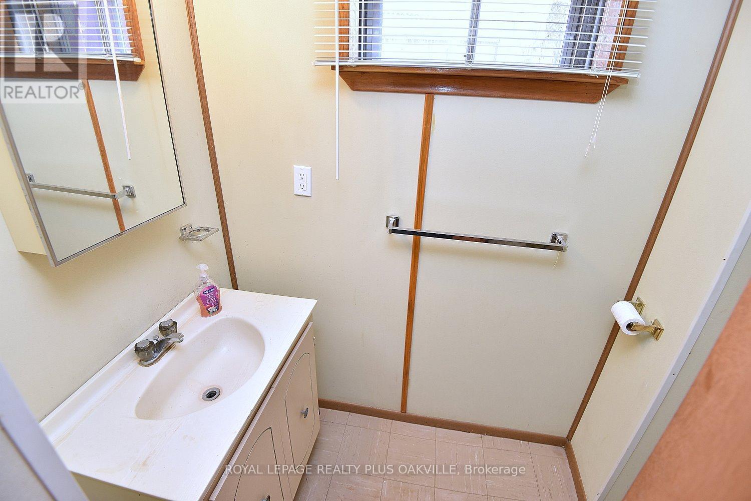 56 Greenbriar Road, Brampton, Ontario  L6S 2A3 - Photo 26 - W12872224