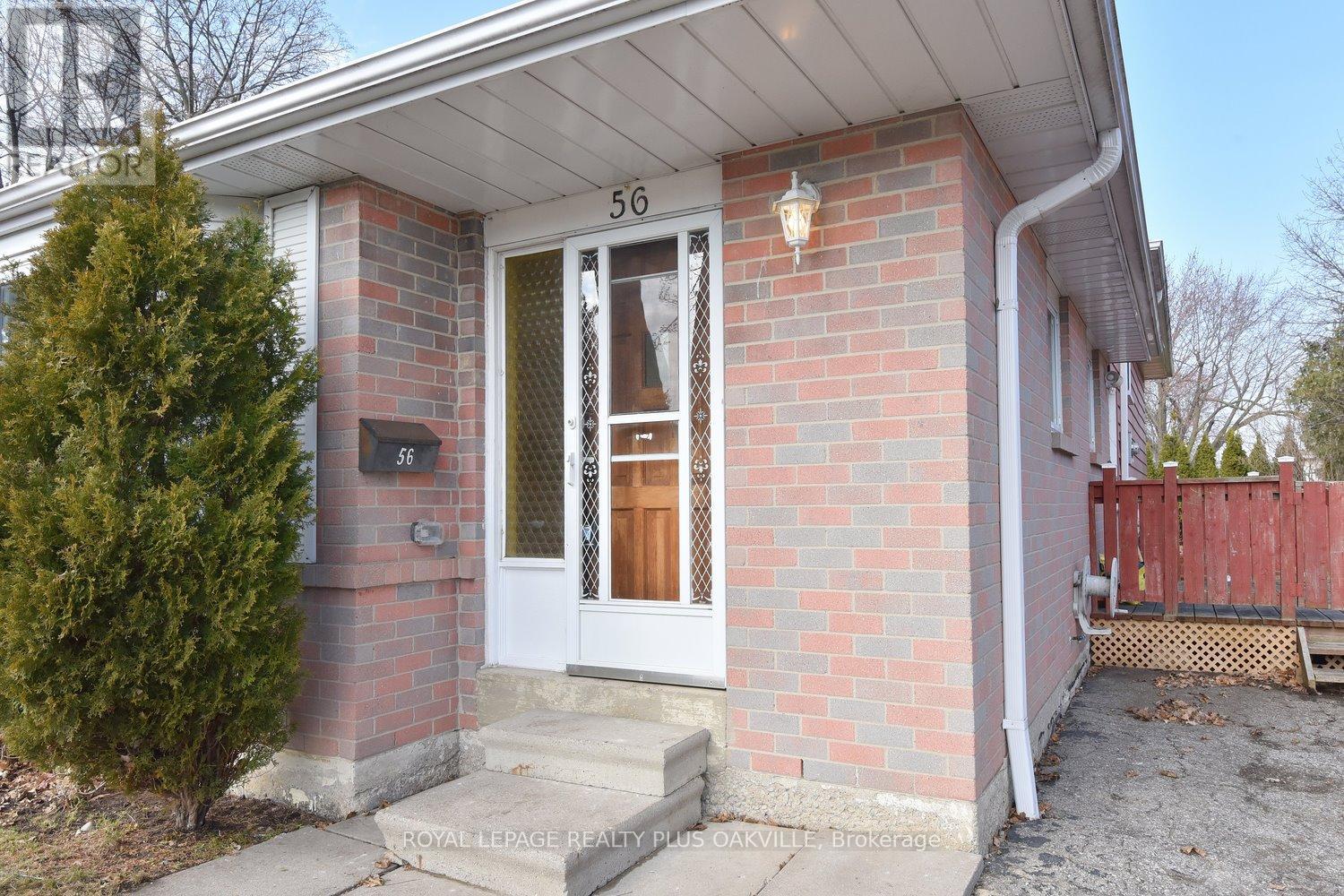 56 Greenbriar Road, Brampton, Ontario  L6S 2A3 - Photo 4 - W12872224