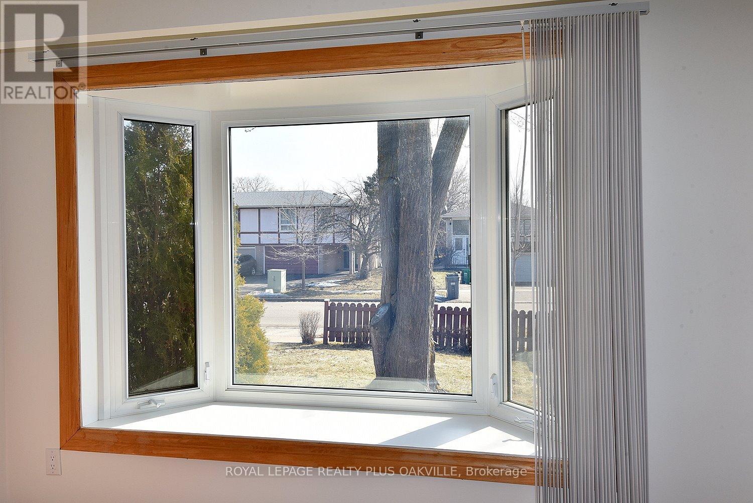 56 Greenbriar Road, Brampton, Ontario  L6S 2A3 - Photo 8 - W12872224