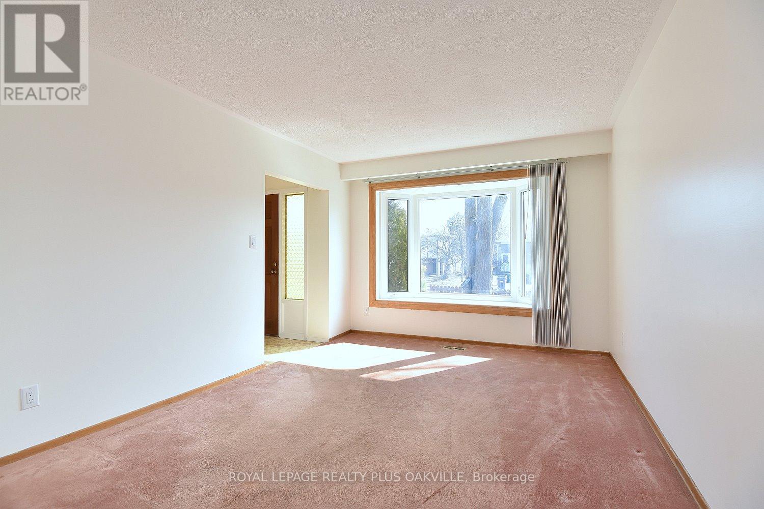 56 Greenbriar Road, Brampton, Ontario  L6S 2A3 - Photo 9 - W12872224