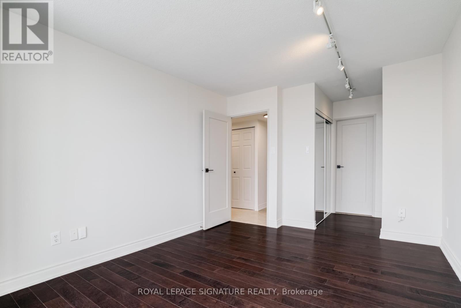 2009 - 550 Webb Drive, Mississauga, Ontario  L5B 3Y4 - Photo 22 - W12872260