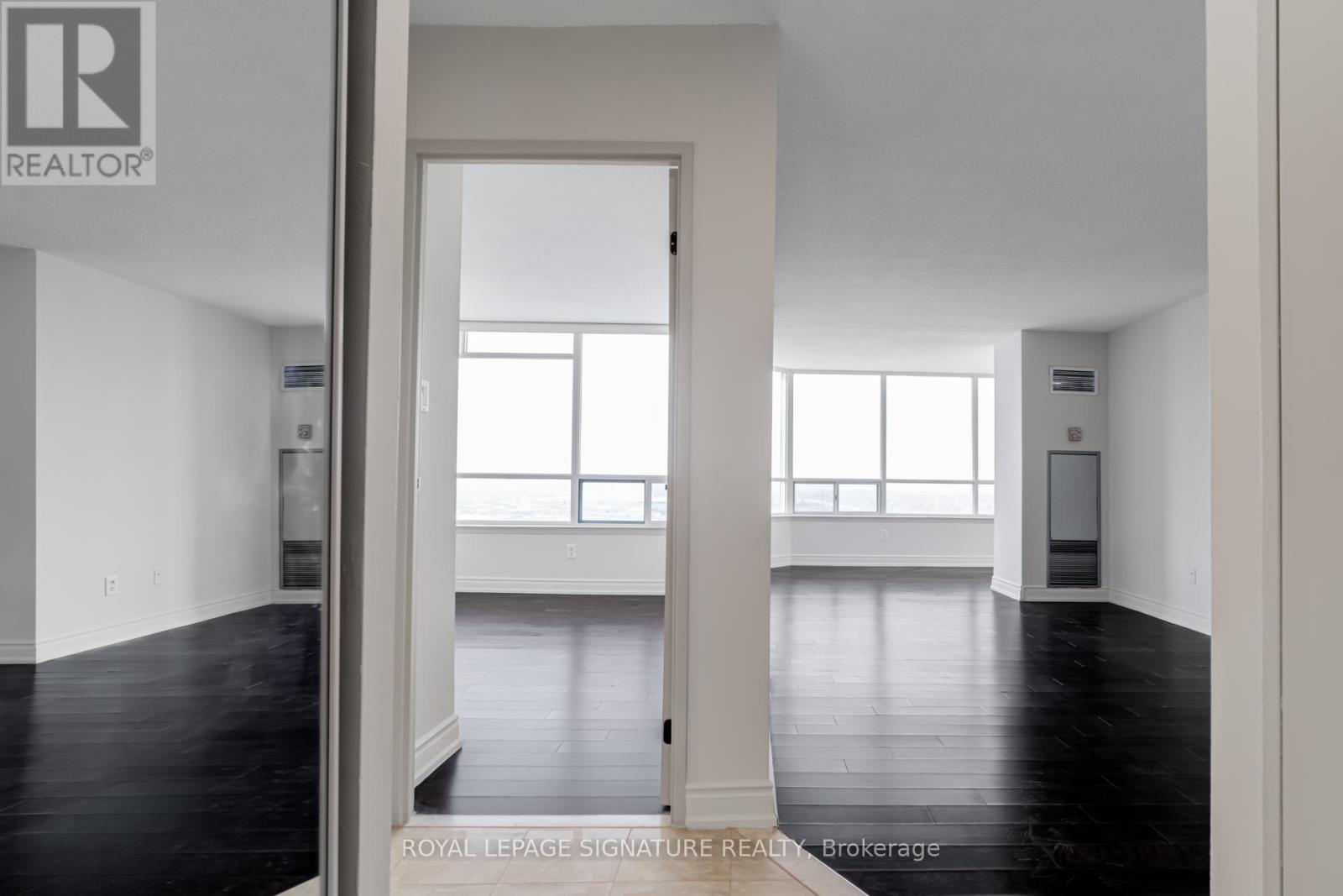 2009 - 550 Webb Drive, Mississauga, Ontario  L5B 3Y4 - Photo 4 - W12872260