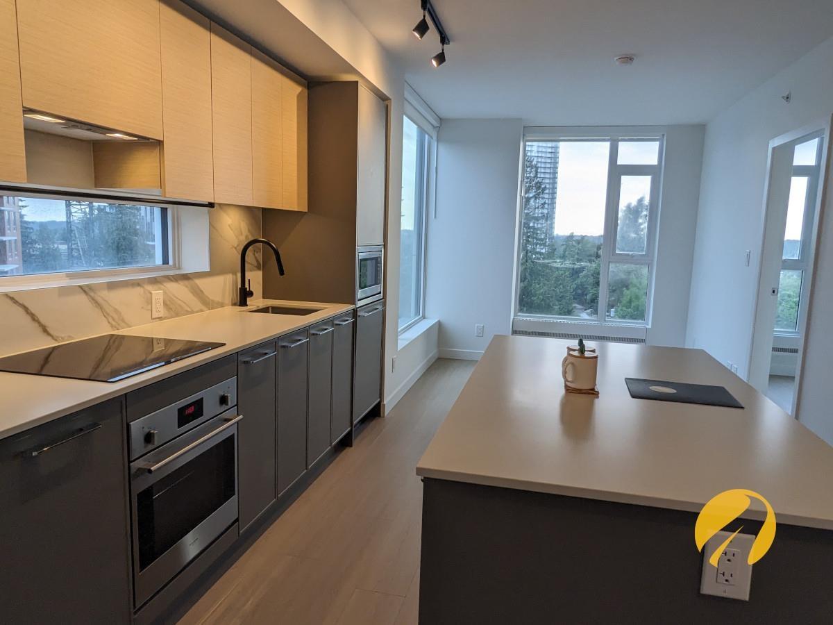 510 13745 George Junction, Surrey, British Columbia  V3T 4Y3 - Photo 2 - R3098784