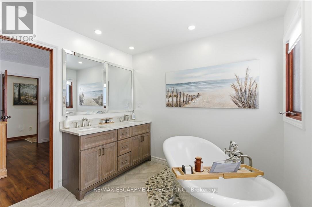 3810 River Road, Haldimand, Ontario  N3W 2K7 - Photo 22 - X12872230