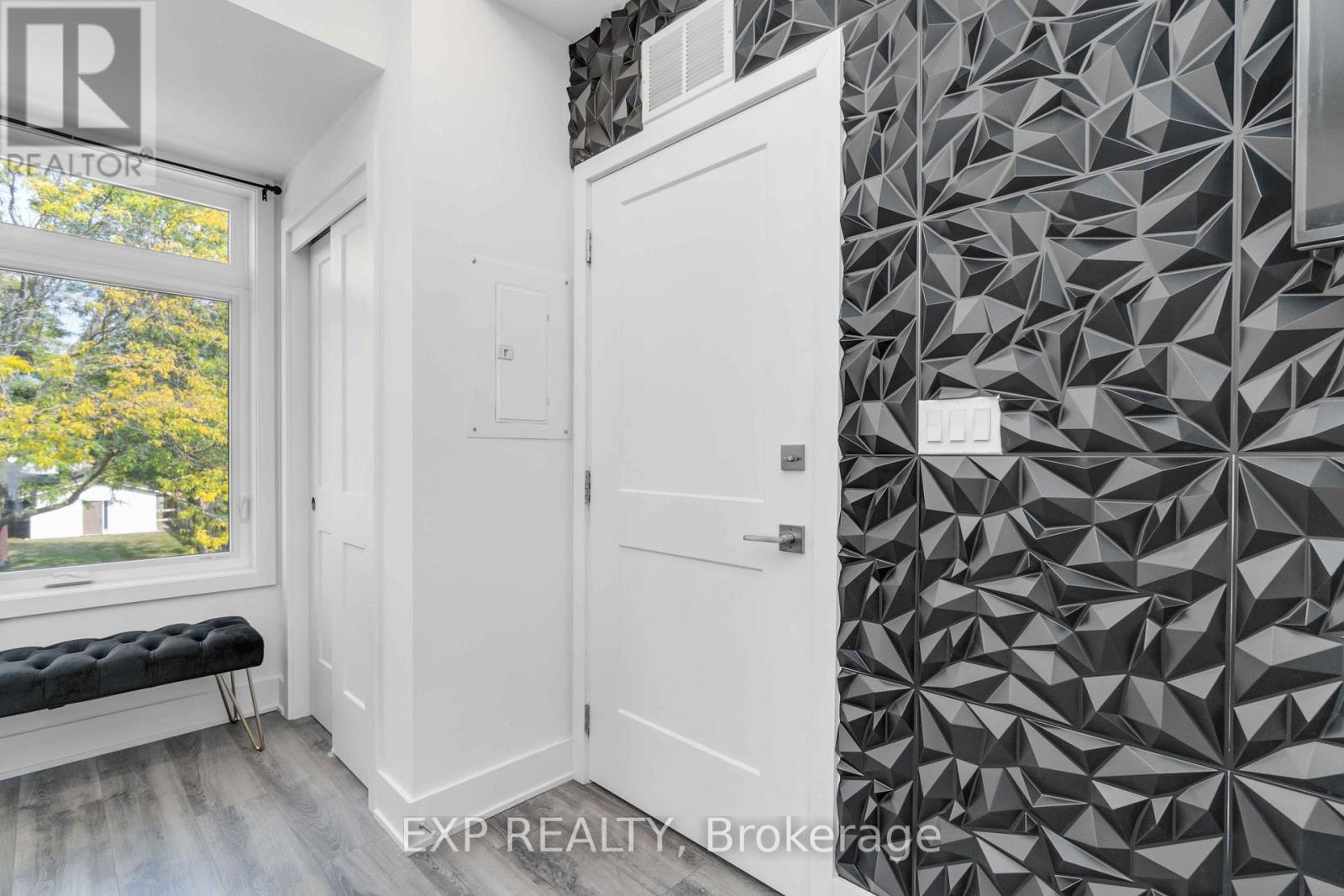 312 - 6065 Mcleod Road N, Niagara Falls, Ontario  L2G 0Z7 - Photo 3 - X12872308