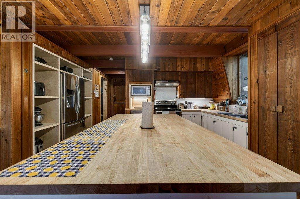 1398 Gillespie Road, Sorrento, British Columbia  V0E 2W0 - Photo 21 - 10377313