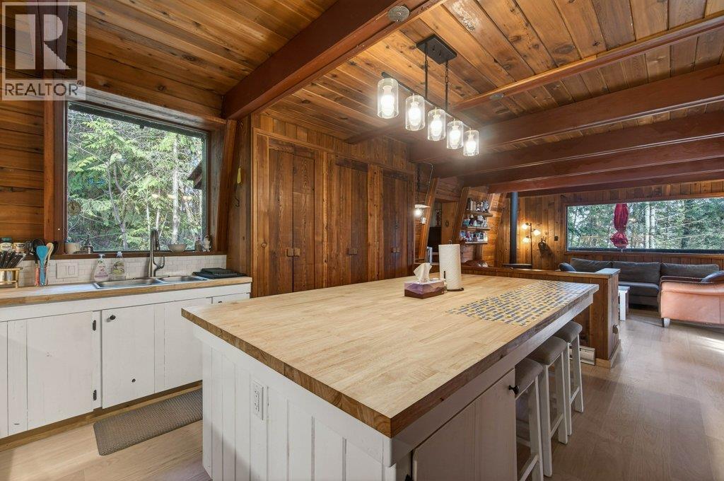 1398 Gillespie Road, Sorrento, British Columbia  V0E 2W0 - Photo 15 - 10377313