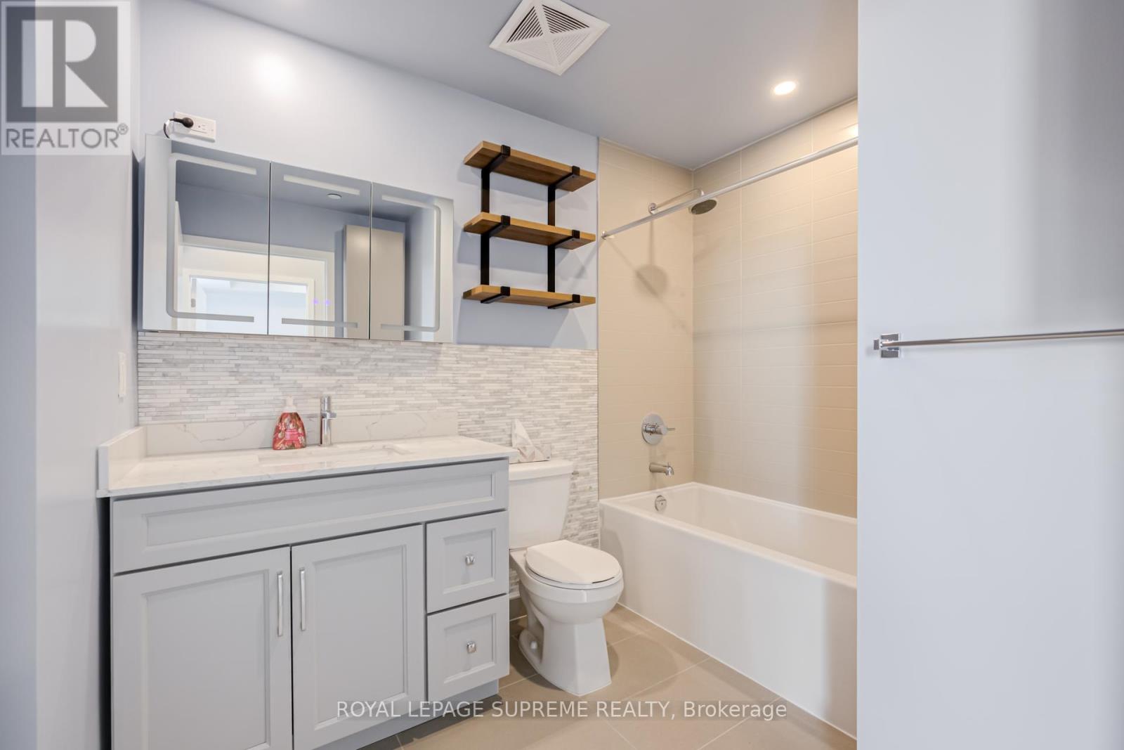 704 - 1787 St Clair Avenue W, Toronto, Ontario  M6N 0B7 - Photo 6 - W12742870