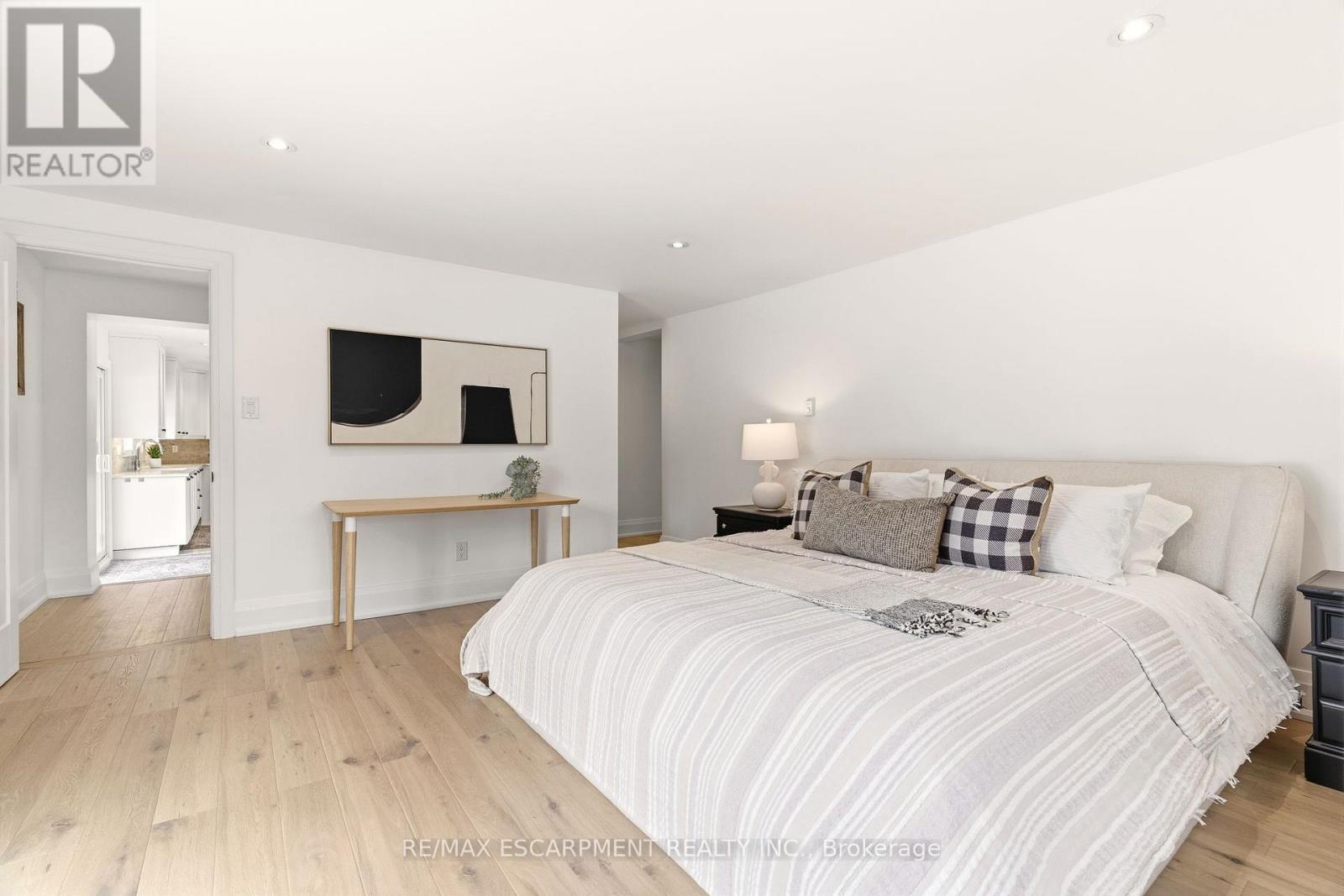 22 Rosebough Street, Hamilton, Ontario  L9H 5C5 - Photo 14 - X12824354