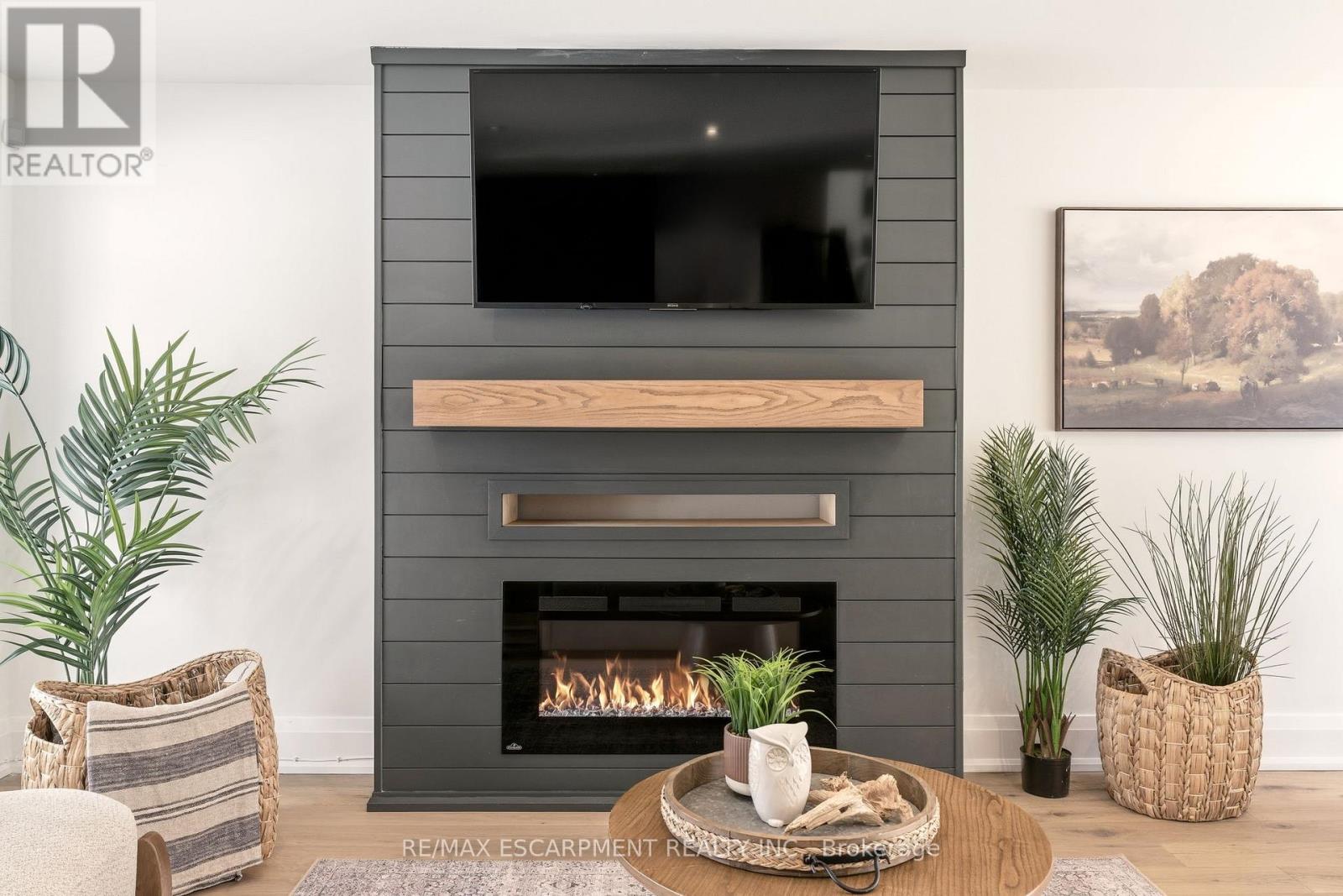 22 Rosebough Street, Hamilton, Ontario  L9H 5C5 - Photo 7 - X12824354