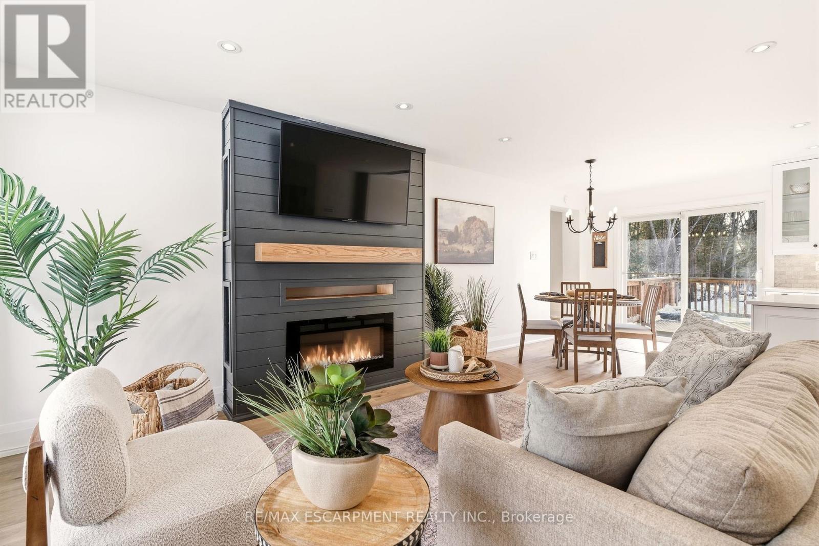 22 Rosebough Street, Hamilton, Ontario  L9H 5C5 - Photo 8 - X12824354