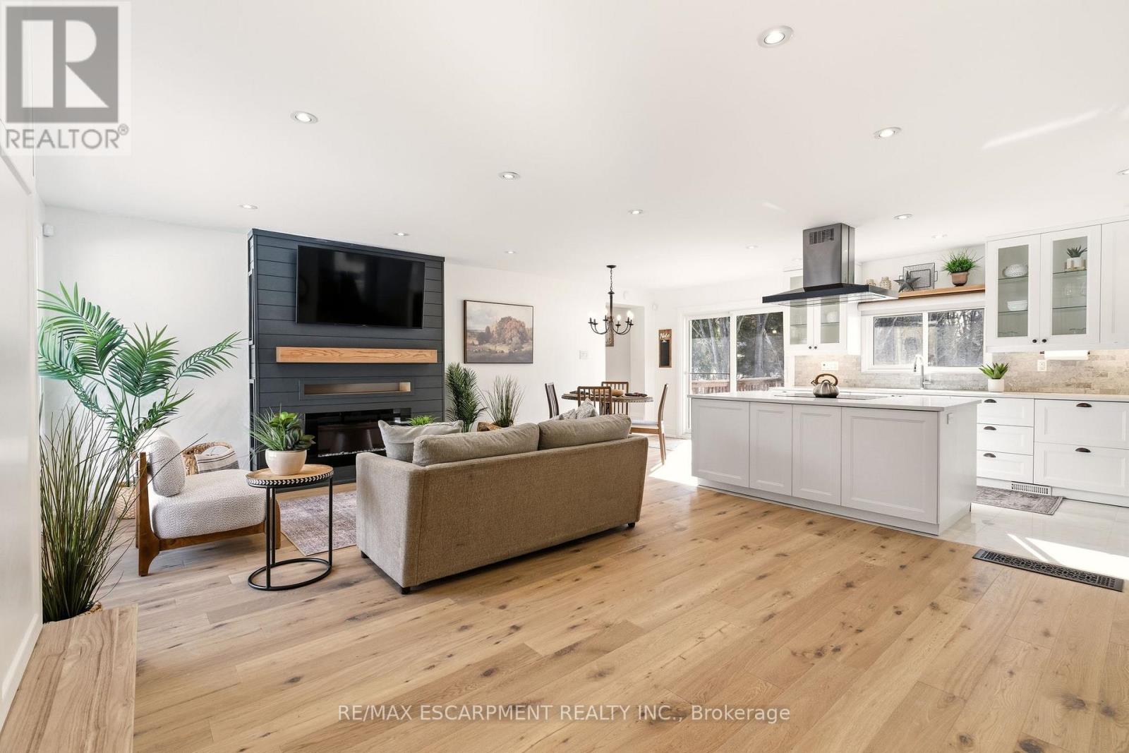 22 Rosebough Street, Hamilton, Ontario  L9H 5C5 - Photo 5 - X12824354