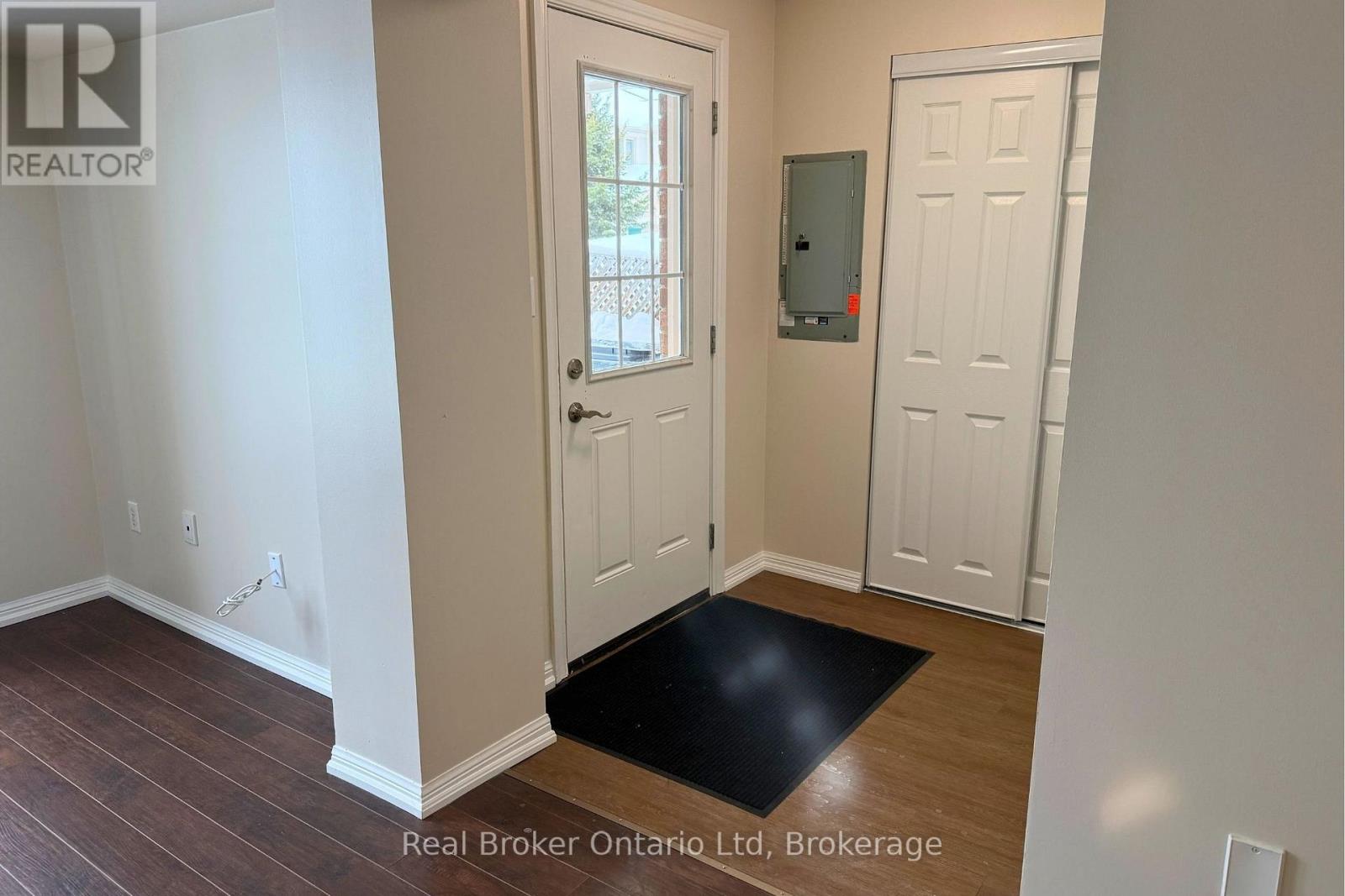 Main Floor Of Unit 5 - 175 Stanley Street, Barrie, Ontario  L4M 0G2 - Photo 2 - S12872550