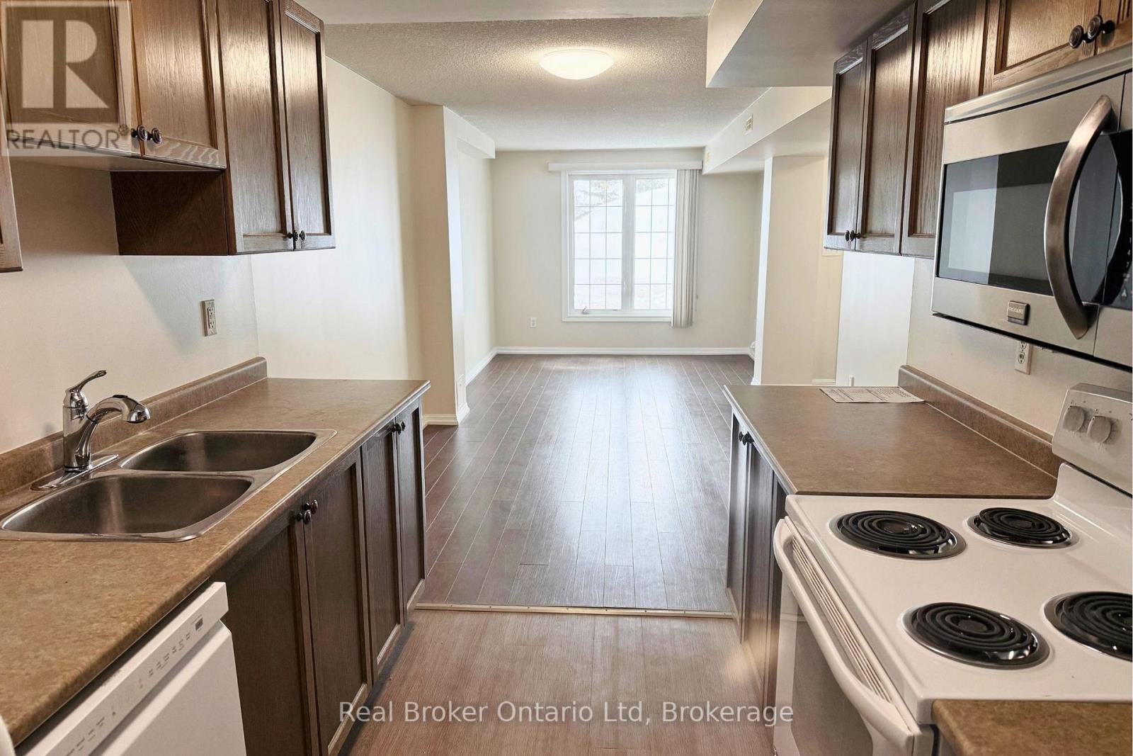 Main Floor Of Unit 5 - 175 Stanley Street, Barrie, Ontario  L4M 0G2 - Photo 6 - S12872550