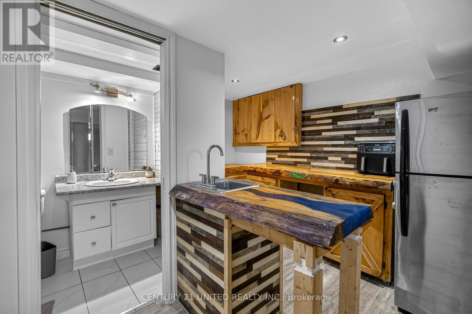 542 Mckellar Street, Peterborough (Otonabee Ward 1), Ontario  K9J 1R2 - Photo 15 - X12872492