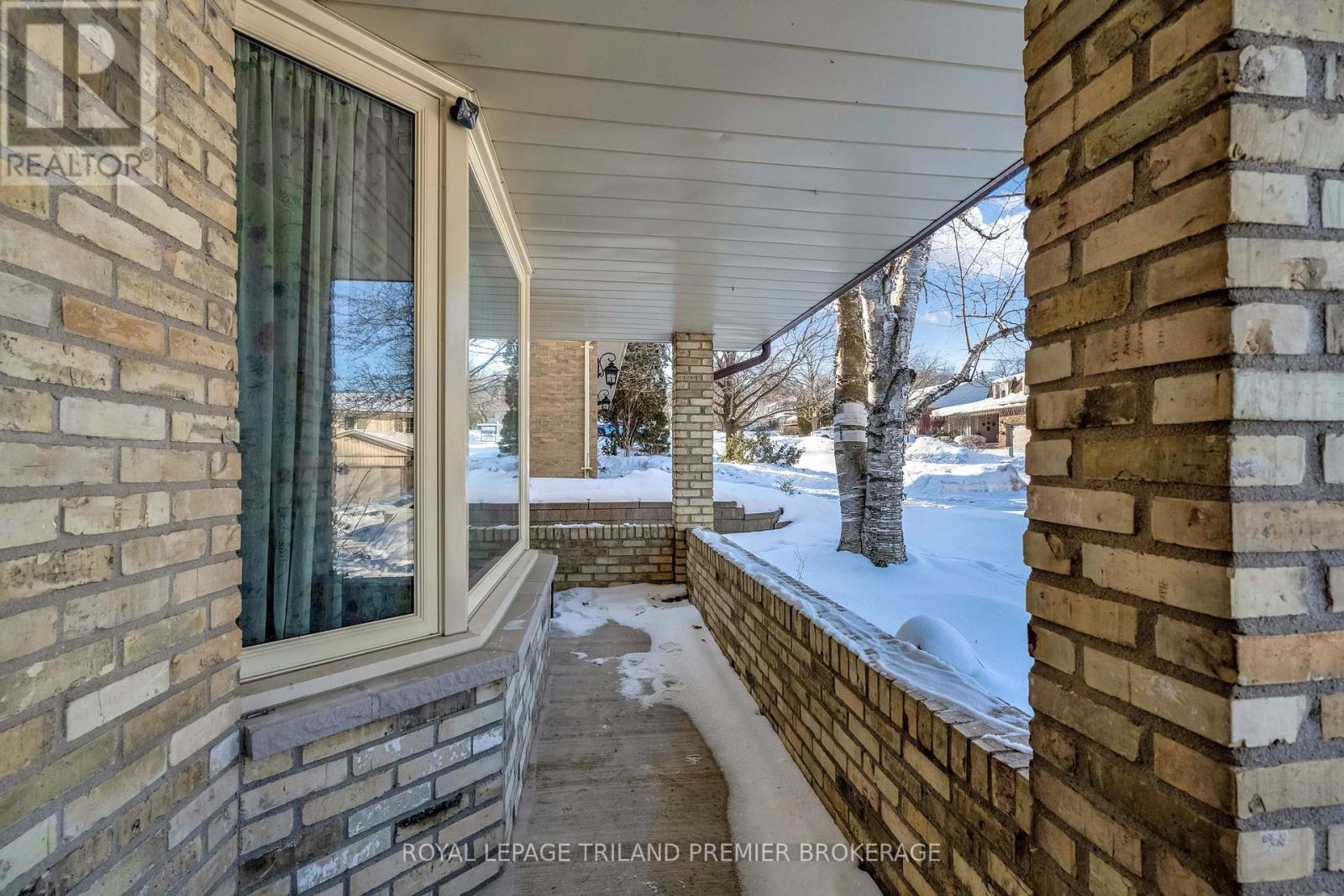 31 Foxcroft Crescent, London South, Ontario  N6K 3A3 - Photo 2 - X12872420