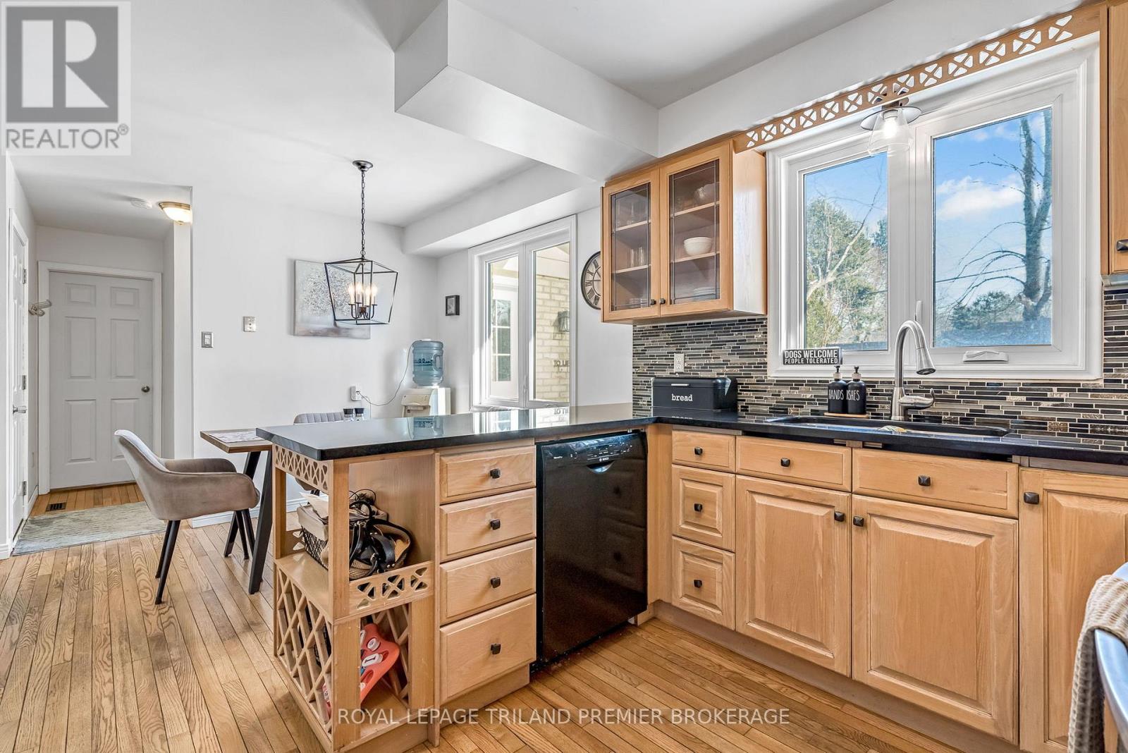 31 Foxcroft Crescent, London South, Ontario  N6K 3A3 - Photo 20 - X12872420