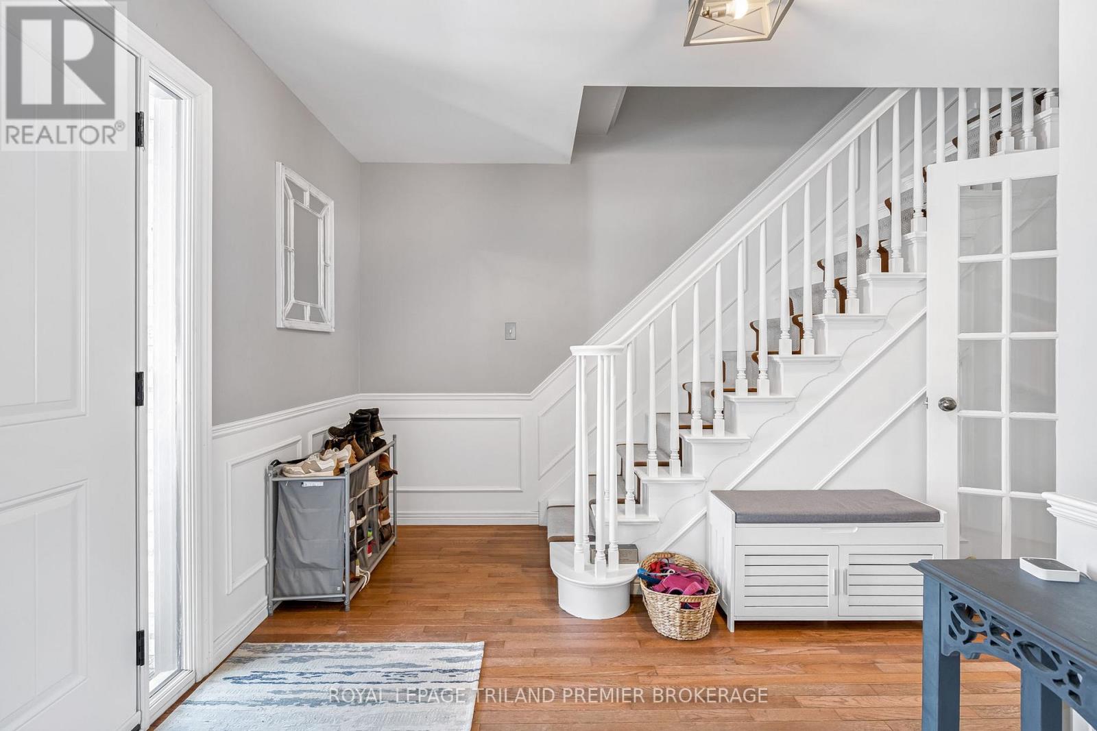 31 Foxcroft Crescent, London South, Ontario  N6K 3A3 - Photo 4 - X12872420