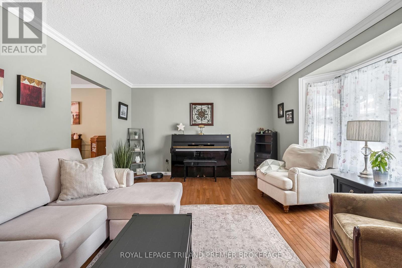 31 Foxcroft Crescent, London South, Ontario  N6K 3A3 - Photo 6 - X12872420