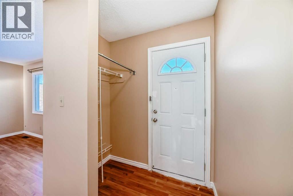 172 Pinehill Road Ne, Calgary, Alberta  T1Y 2C4 - Photo 3 - A2287889