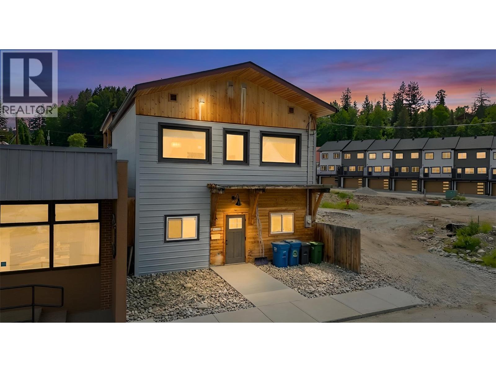 63 Deer Park Avenue, Kimberley, British Columbia  V1A 2J3 - Photo 2 - 10378989