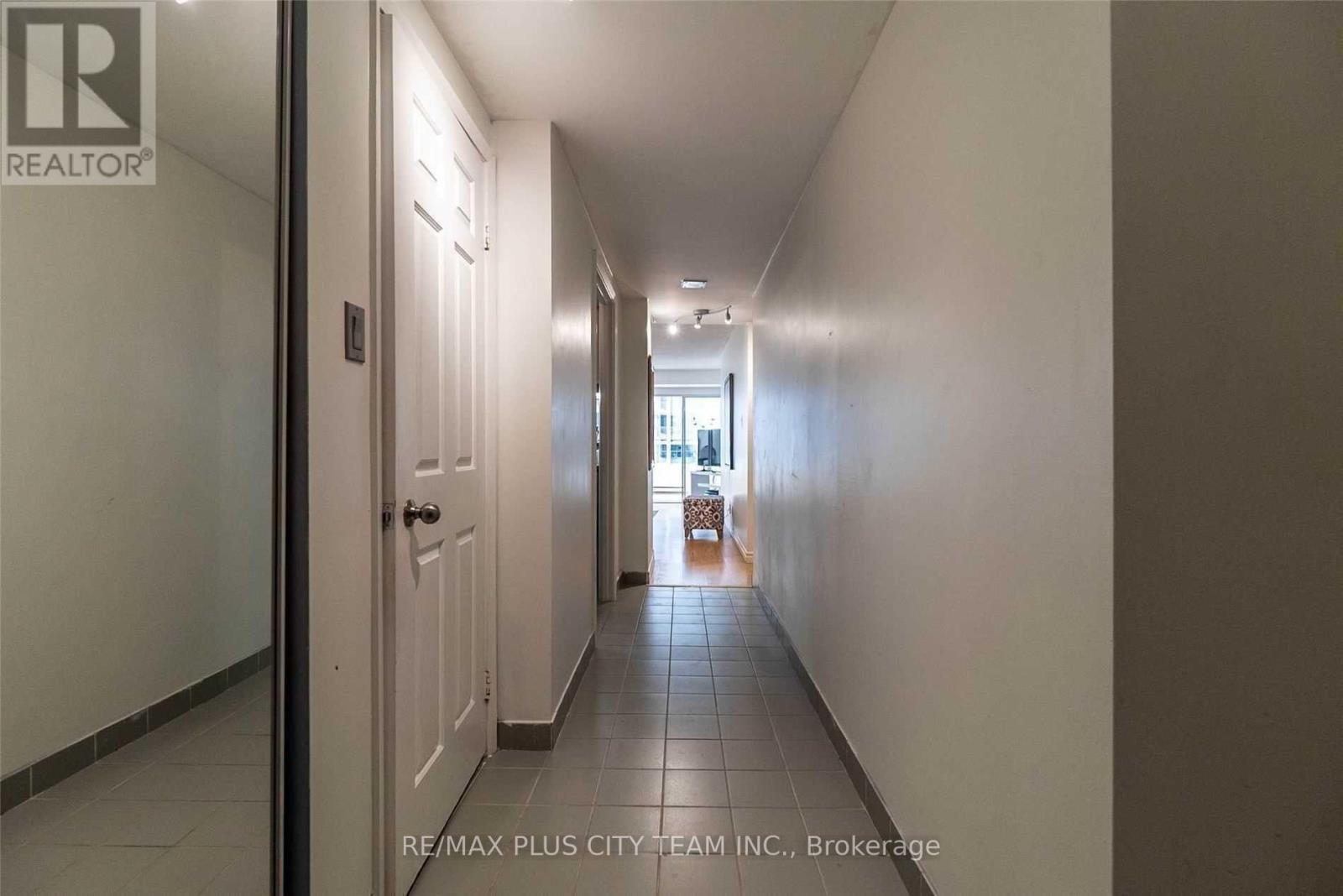 708 - 717 Bay Street, Toronto, Ontario  M5G 2J9 - Photo 2 - C12872358