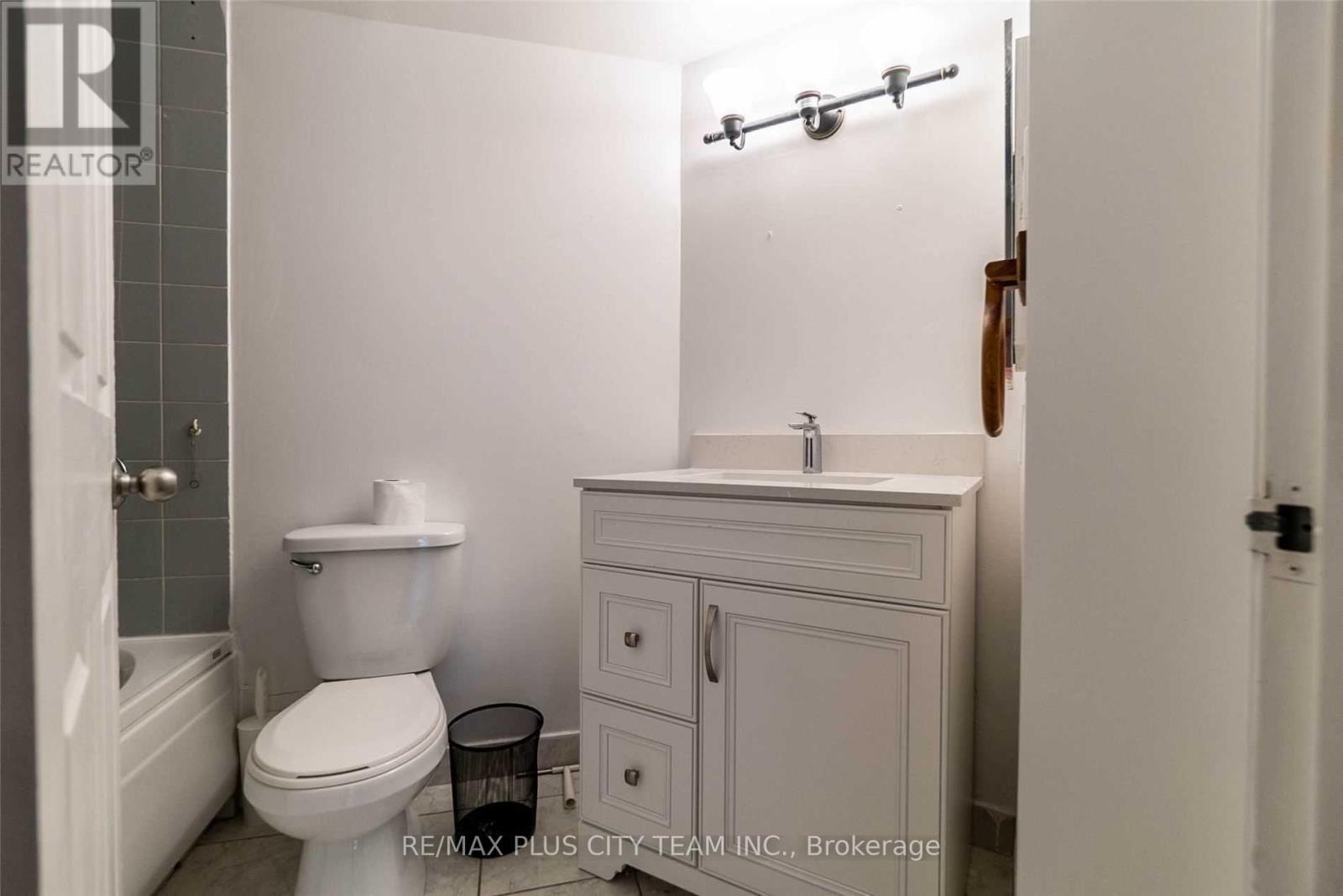 708 - 717 Bay Street, Toronto, Ontario  M5G 2J9 - Photo 21 - C12872358