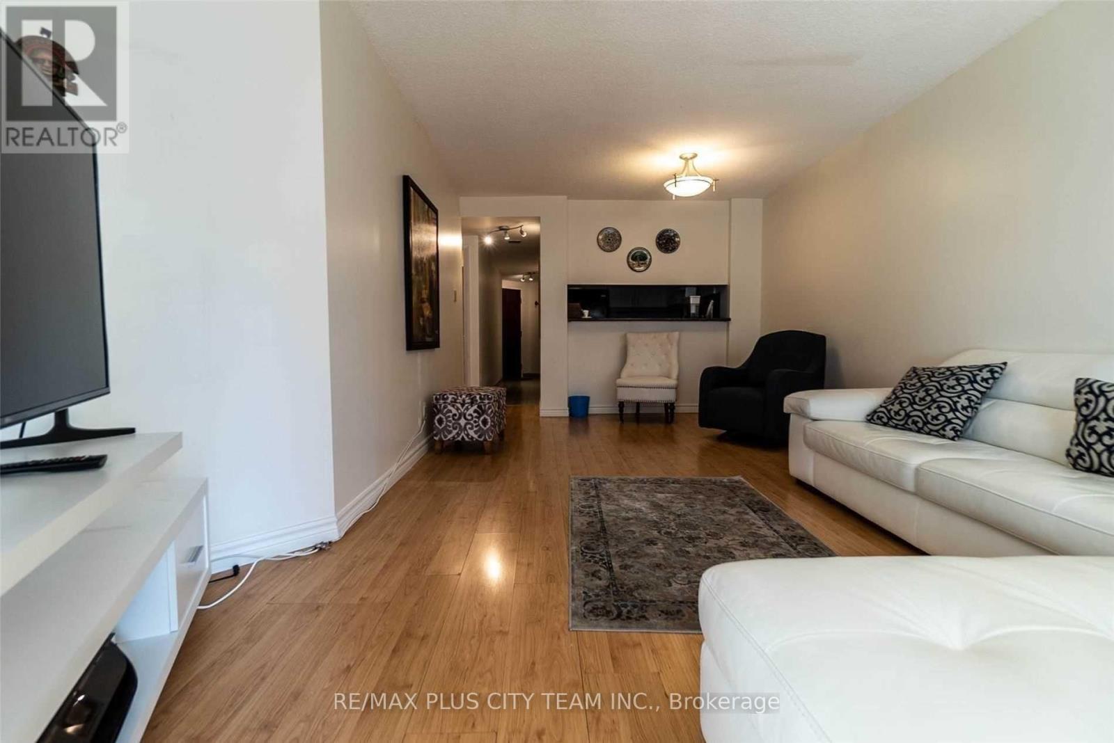 708 - 717 Bay Street, Toronto, Ontario  M5G 2J9 - Photo 3 - C12872358