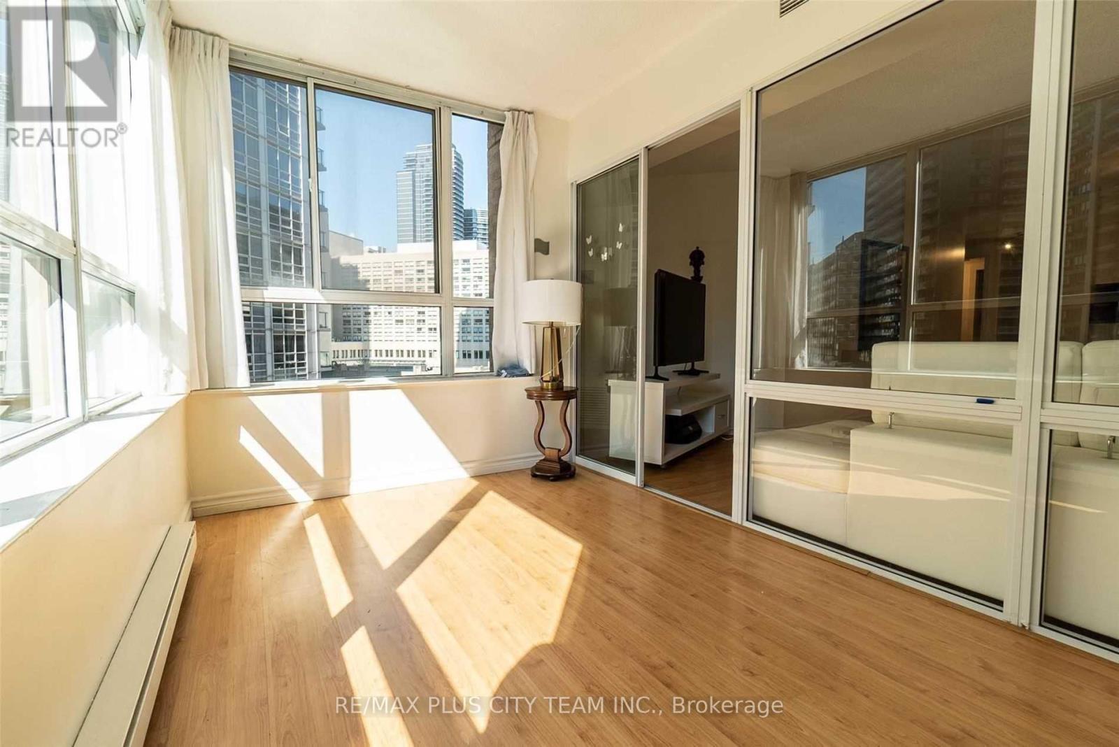 708 - 717 Bay Street, Toronto, Ontario  M5G 2J9 - Photo 6 - C12872358